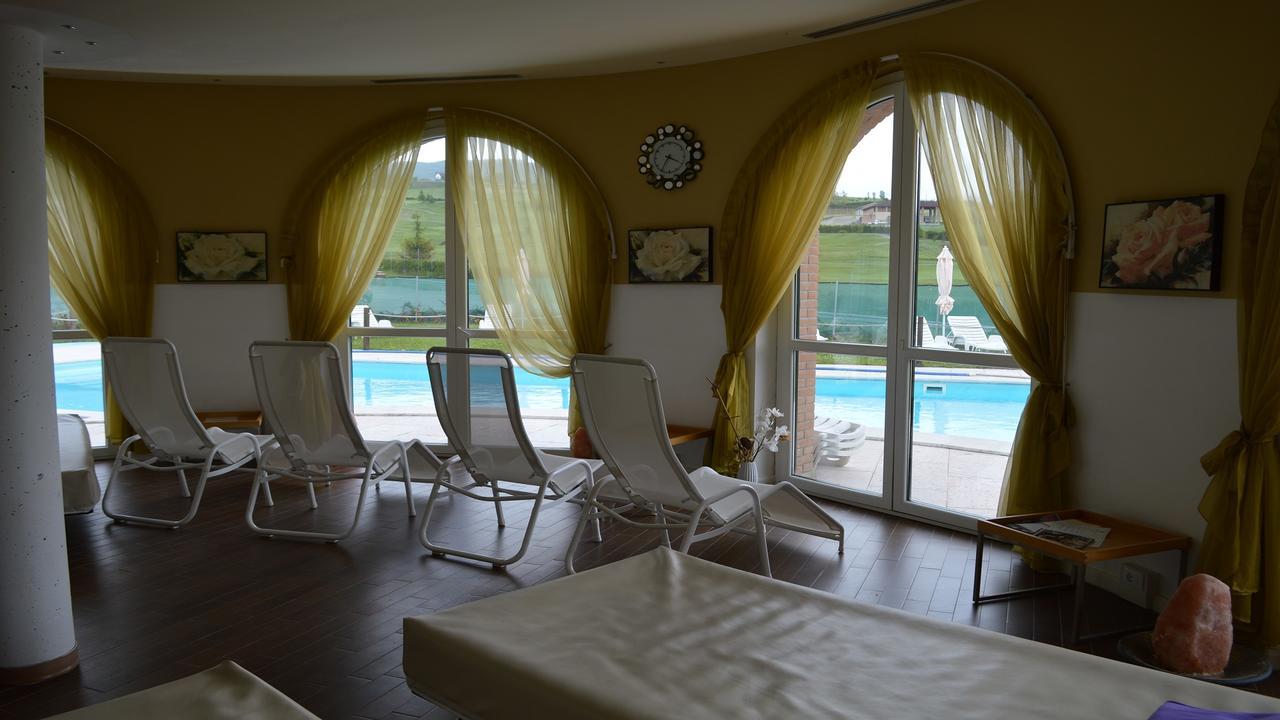 Отель Golf Valcurone Momperone Экстерьер фото
