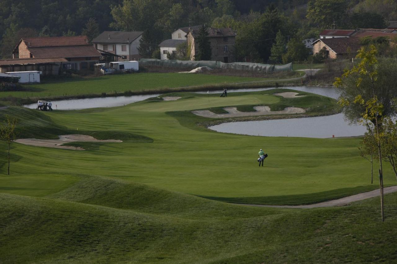 Отель Golf Valcurone Momperone Экстерьер фото